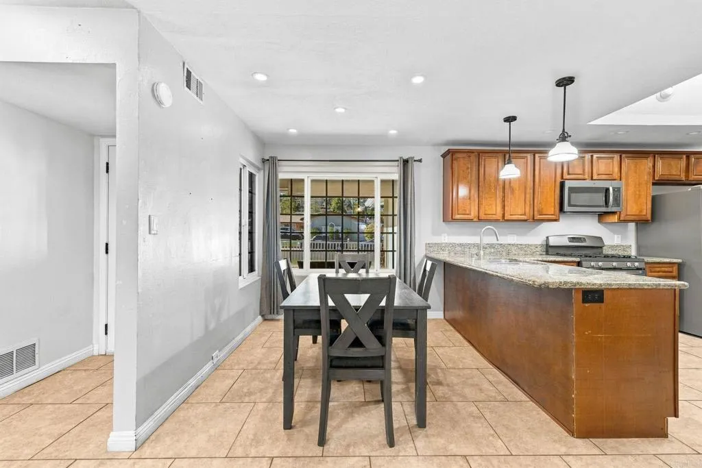 https://cdn.realtyfeed.com/cdn/127/307094774/68a2c3681c8d9f5570d3218795d2e5c0.webp