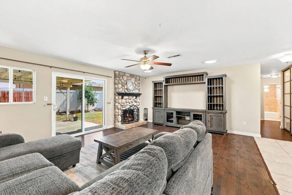 https://cdn.realtyfeed.com/cdn/127/307094774/8d7c15da27375807ddd80ede5675b595.webp