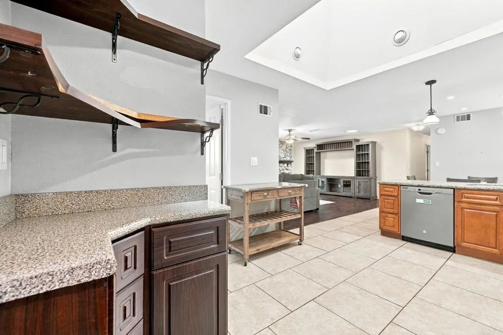 https://cdn.realtyfeed.com/cdn/127/307094774/aa65b06cd66e8d82e039f7a3c47e7355.webp