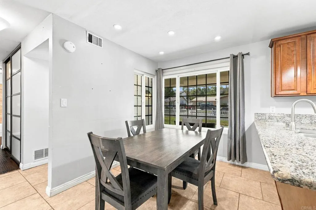 https://cdn.realtyfeed.com/cdn/127/307094774/dfdbfc4a7cc03ff39766d4fae392abb7.webp