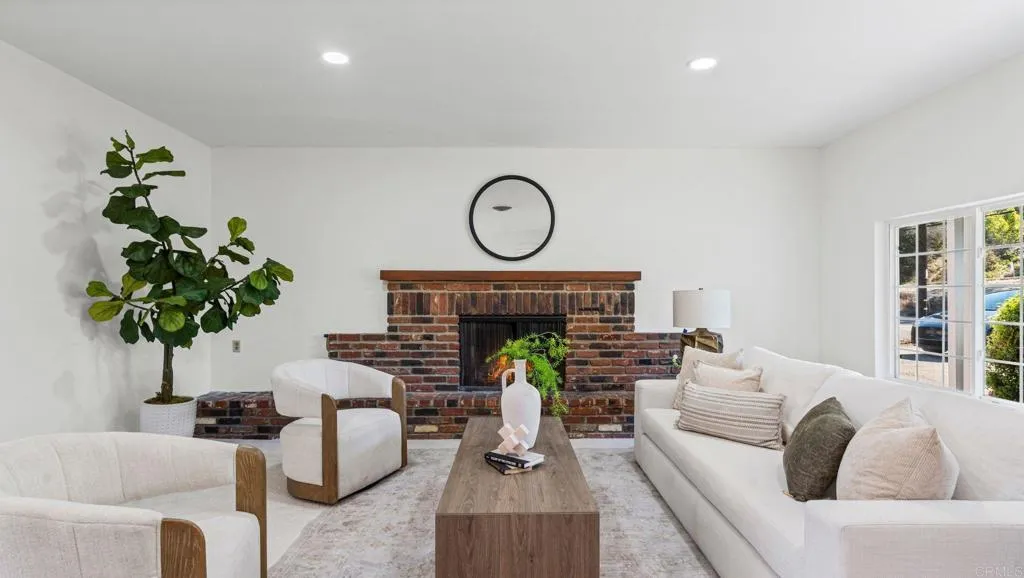 https://cdn.realtyfeed.com/cdn/127/307094946/5160274aeb4eabfdc126edad069bc272.webp