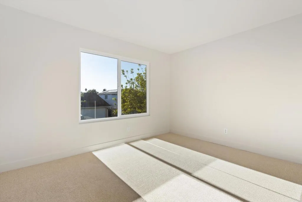 https://cdn.realtyfeed.com/cdn/127/307095038/09d2a5cc6bb29842c22e4c6a3012eec6.webp