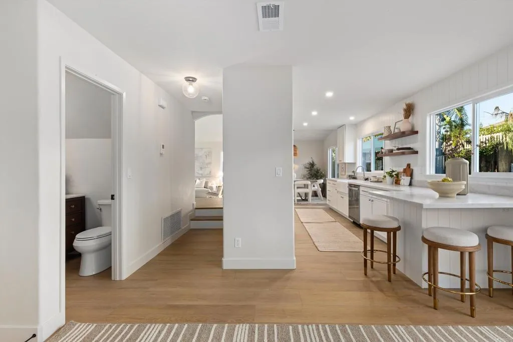https://cdn.realtyfeed.com/cdn/127/307095038/15a5c6bae7471c81f7446e5897b42ea8.webp