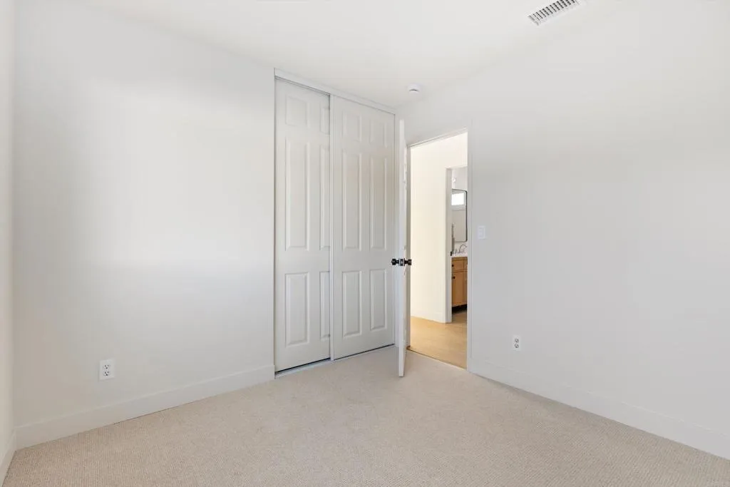 https://cdn.realtyfeed.com/cdn/127/307095038/a18bd3193c04394ebe00784945006b87.webp