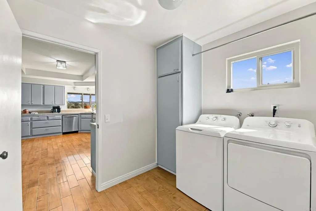 https://cdn.realtyfeed.com/cdn/127/307095084/c33ff85bb26dbd570bc9fe719f384e73.webp
