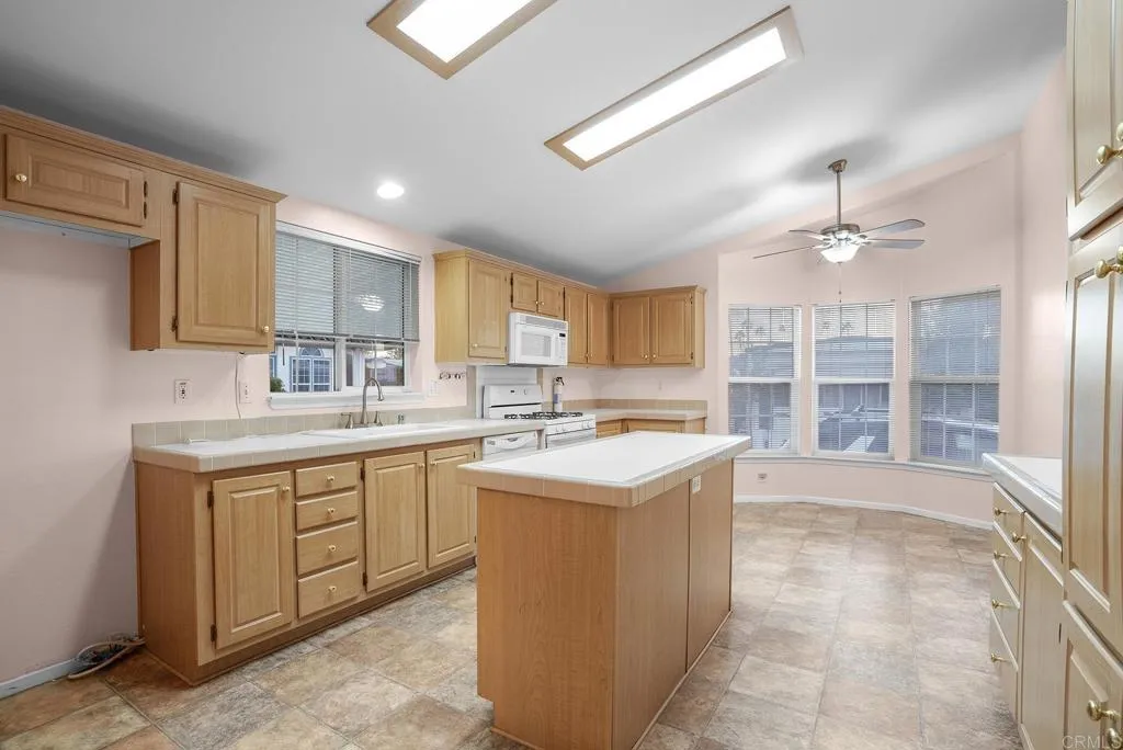 https://cdn.realtyfeed.com/cdn/127/307095118/2879f3280144483706be89da989418cf.webp