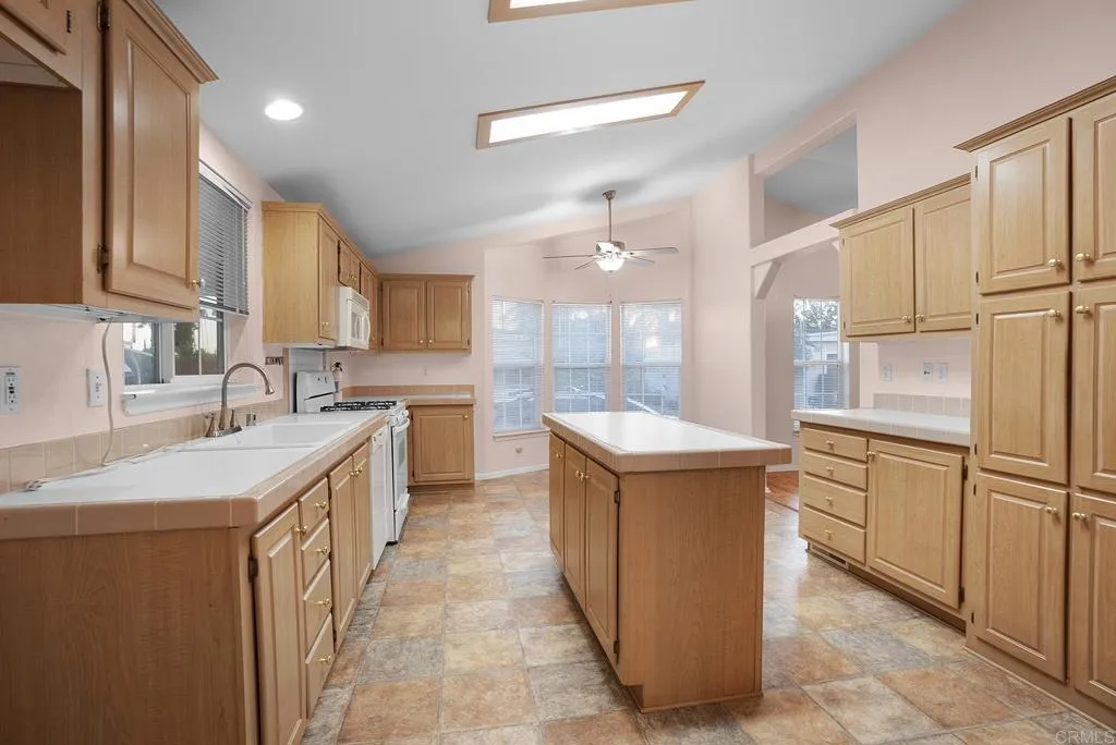 https://cdn.realtyfeed.com/cdn/127/307095118/3a6f22f8d3db96a3f62a093b68f2ce53.webp