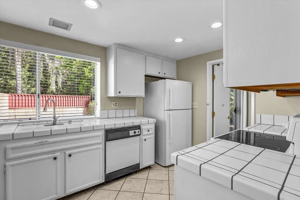 https://cdn.realtyfeed.com/cdn/127/307095122/565af911dcd4cad36ebe552783188939.webp