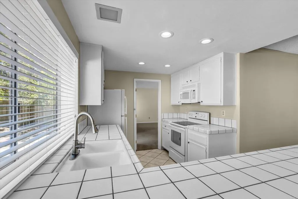 https://cdn.realtyfeed.com/cdn/127/307095122/ad91388c35c9b11b90cfb3d1d0f456d9.webp