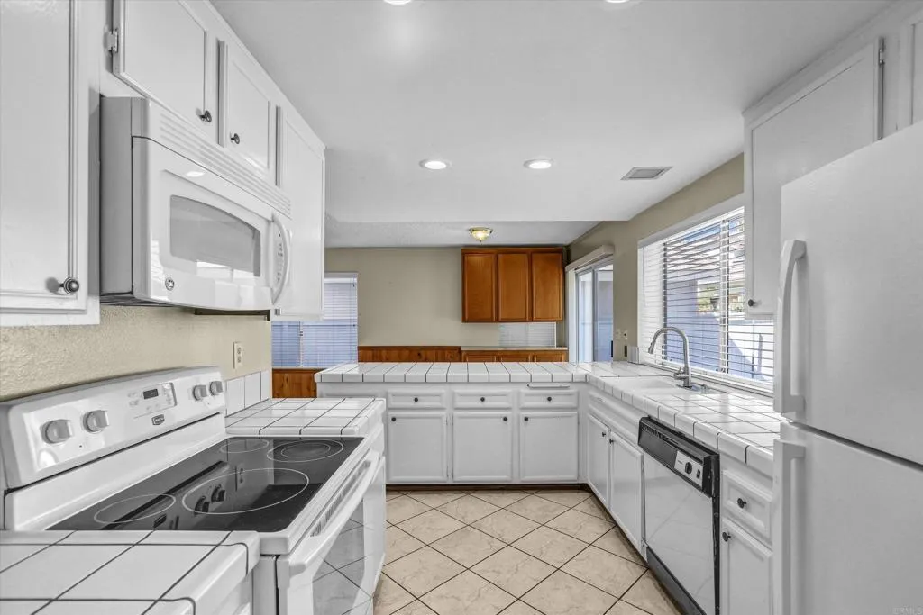 https://cdn.realtyfeed.com/cdn/127/307095122/e97999e7b8b8cd246d57458cfc44dbc2.webp