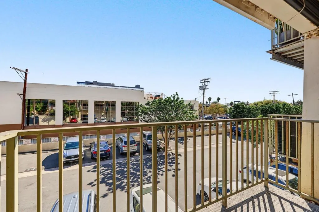 https://cdn.realtyfeed.com/cdn/127/307095131/bd9d98e5079c715c5b76e52b90d96ae3.webp