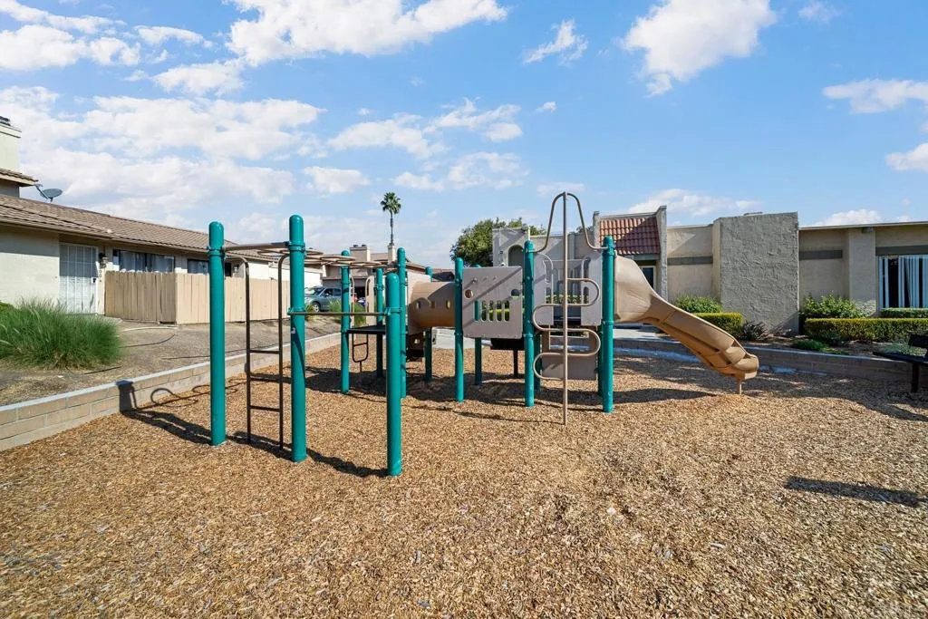 https://cdn.realtyfeed.com/cdn/127/307095168/1e525cc572c7d9705af2d5f164e1cf17.webp