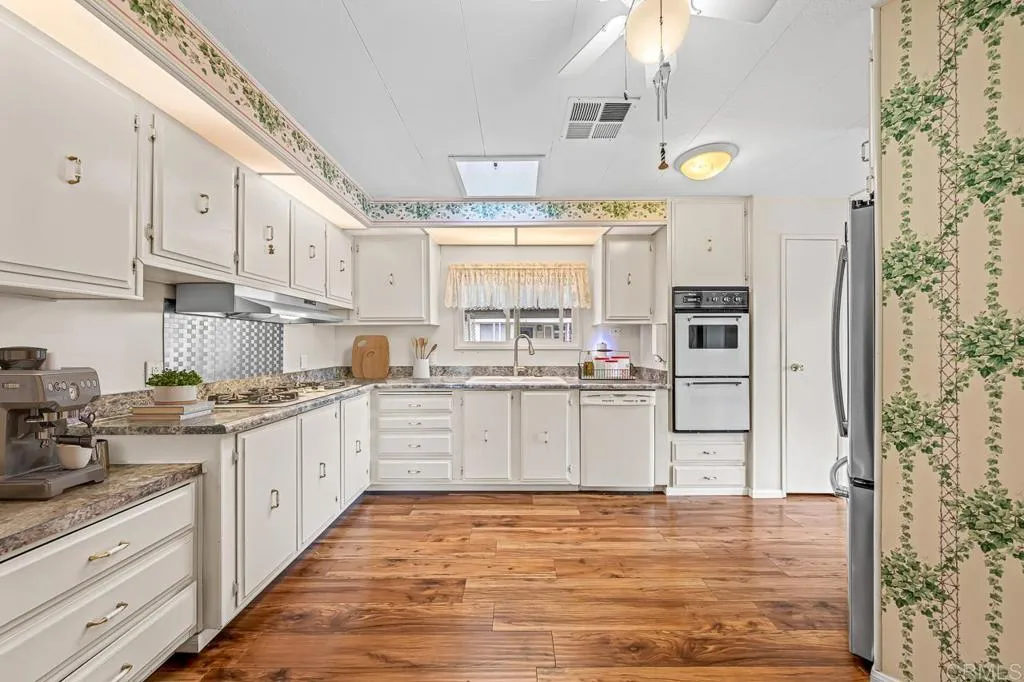 https://cdn.realtyfeed.com/cdn/127/307095215/8eb2ba78ef44237b2d4b406ac420ac79.webp
