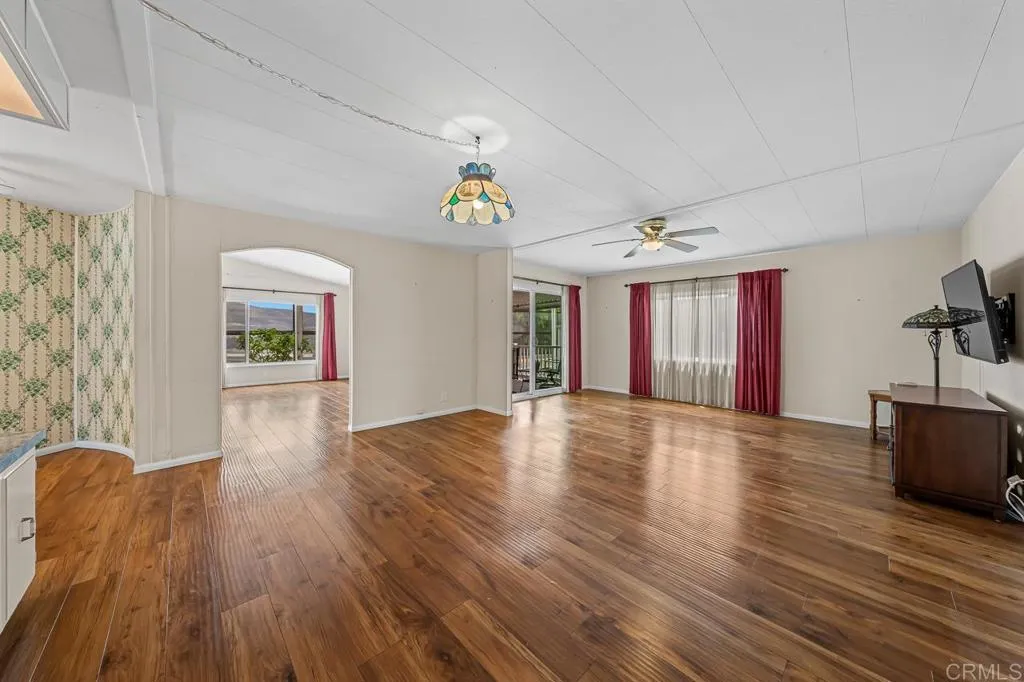 https://cdn.realtyfeed.com/cdn/127/307095215/c33bdb347ec330e6ee45476f98db17f0.webp