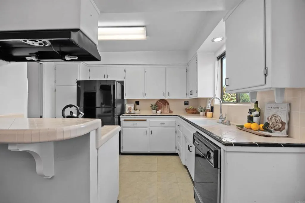 https://cdn.realtyfeed.com/cdn/127/307095333/cb9e97d6c320811f021d6df8e0446792.webp