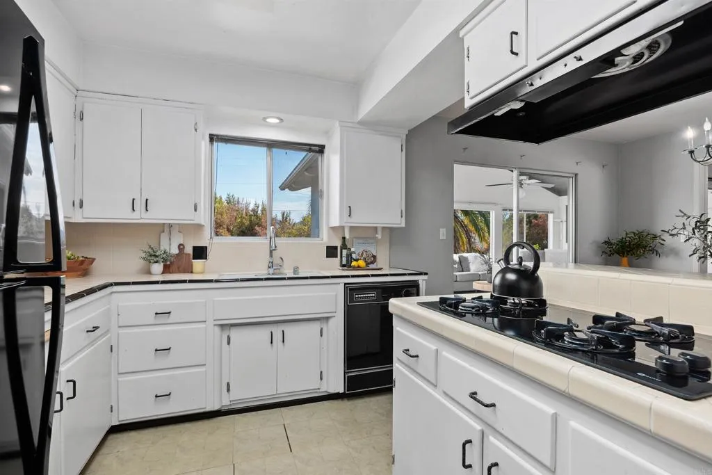 https://cdn.realtyfeed.com/cdn/127/307095333/eb993dd2bd3263cf51e797469fe07eae.webp
