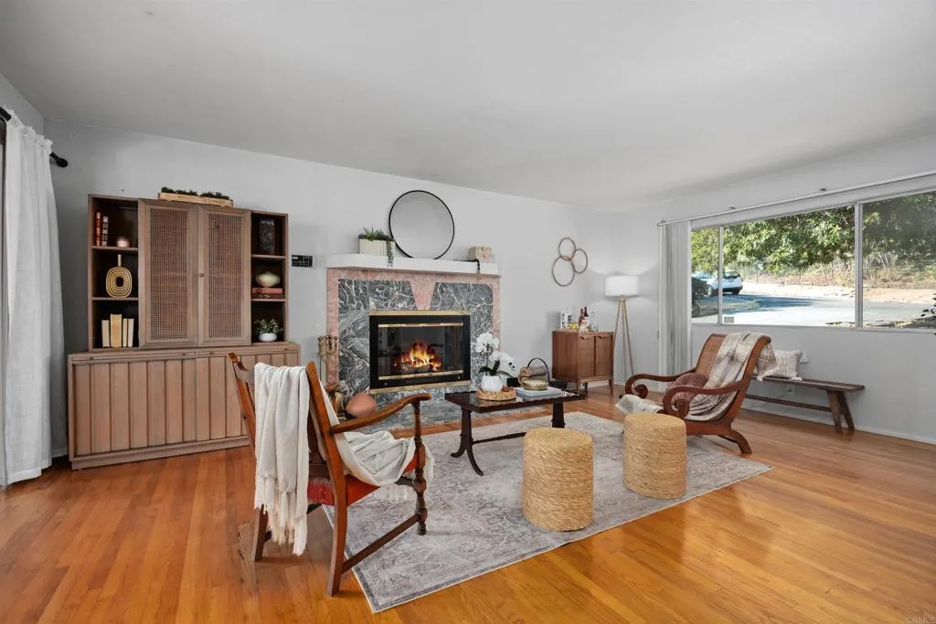 https://cdn.realtyfeed.com/cdn/127/307095333/fa98300c9e6d7b6064fb7aa64d0cc0dd.webp