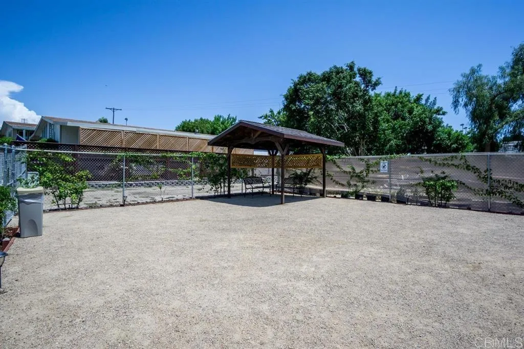 https://cdn.realtyfeed.com/cdn/127/307095367/b073671745ed2a549f03d2c27e3336d0.webp