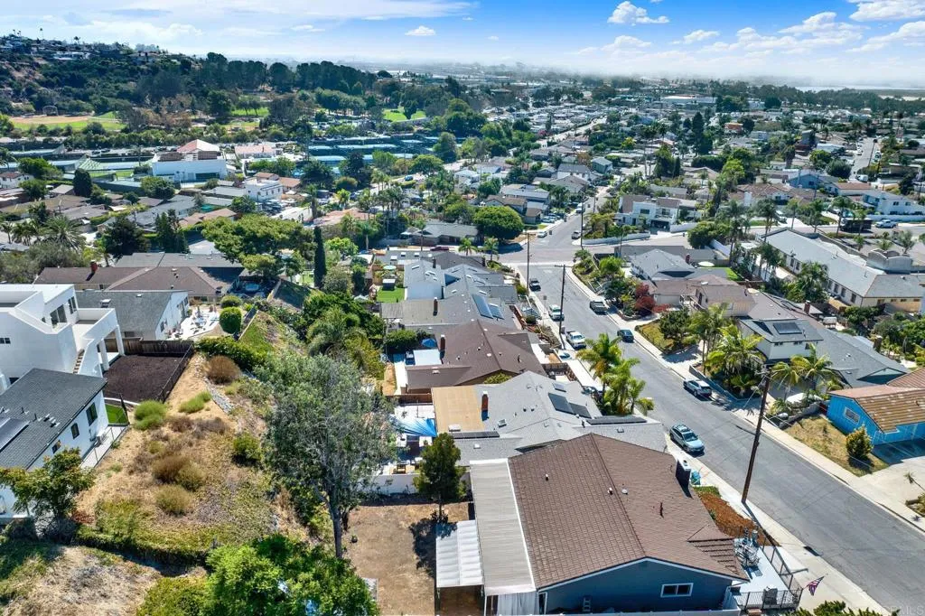 https://cdn.realtyfeed.com/cdn/127/307095463/2f1955f3e7ed8c1359e24f0410c1da19.webp