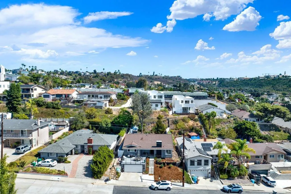 https://cdn.realtyfeed.com/cdn/127/307095463/5de38727e7c069471362346d8ab8ef6f.webp