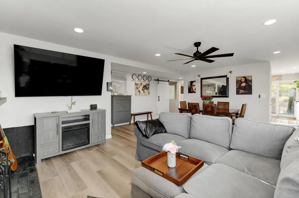 https://cdn.realtyfeed.com/cdn/127/307095463/86f97cbebe2bfd8ef283b97f7bd54aea.webp
