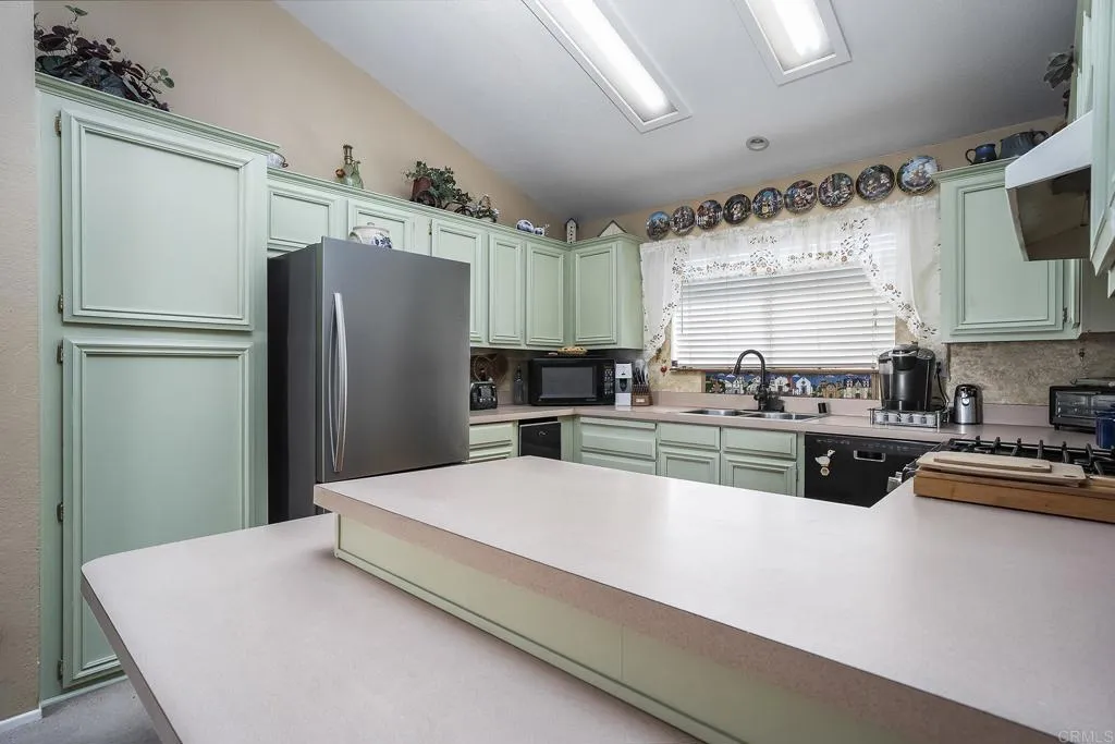 https://cdn.realtyfeed.com/cdn/127/307095562/a1d1a7ecd77f4193a9a54637bcaf1811.webp