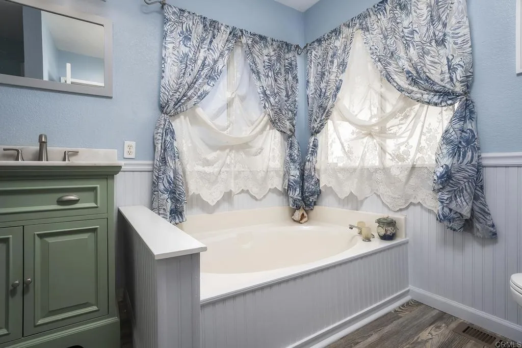 https://cdn.realtyfeed.com/cdn/127/307095562/ba669e31ef1e5e3e4bc5ec4e4bb7dff6.webp
