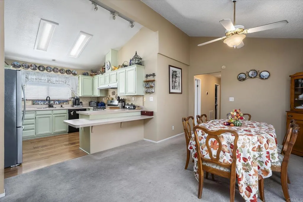 https://cdn.realtyfeed.com/cdn/127/307095562/eaebdc1da96d9e527477ed438a81ea0c.webp