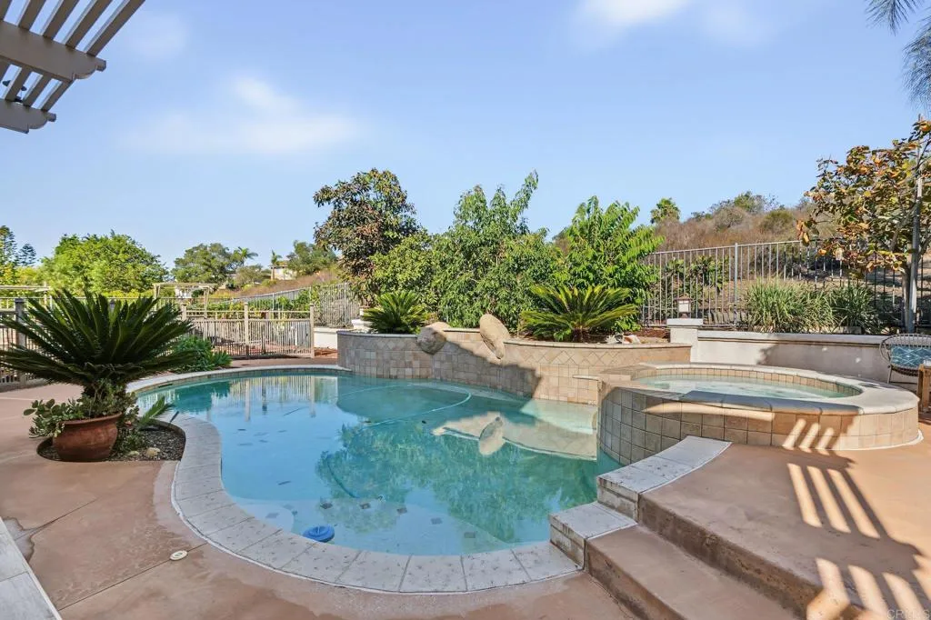 https://cdn.realtyfeed.com/cdn/127/307095566/9a0fac70f60ea69484970d8932e22c33.webp