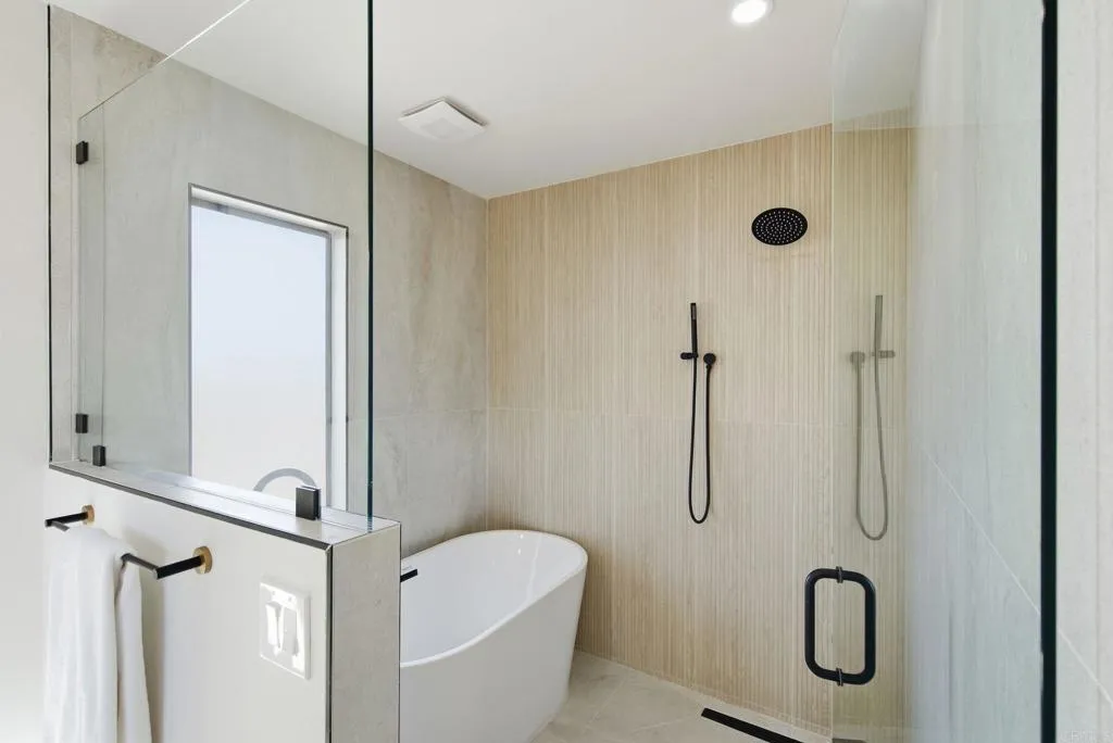 https://cdn.realtyfeed.com/cdn/127/307095569/ee5bd15d4beafd8dfea24ae80290981c.webp