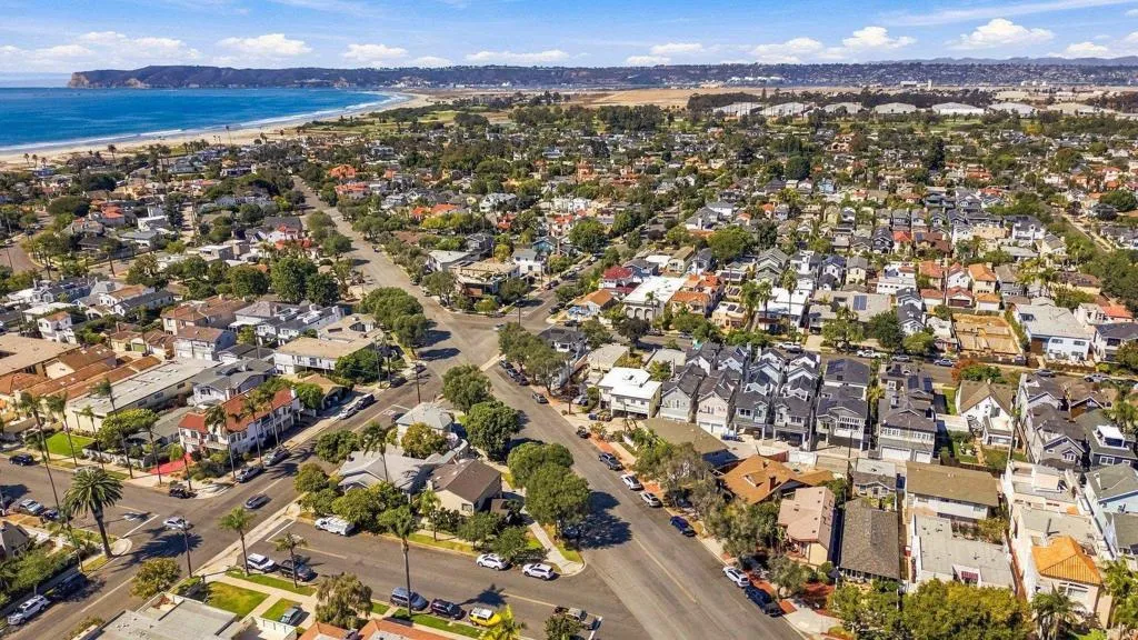 https://cdn.realtyfeed.com/cdn/127/307095862/0226e1ffc4fb4fbb5bdcf8126b30632d.webp