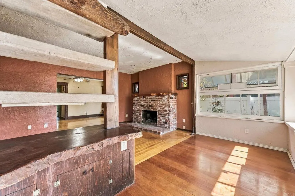 https://cdn.realtyfeed.com/cdn/127/307095862/1726c5b59c44116e2b7bca7971aaf33d.webp