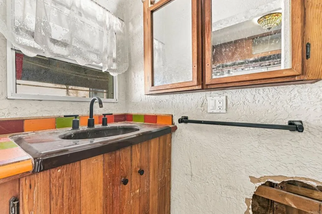 https://cdn.realtyfeed.com/cdn/127/307095862/2f2e71c933770d6eba12a5066a20d4d0.webp