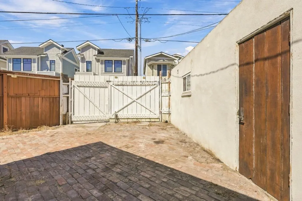 https://cdn.realtyfeed.com/cdn/127/307095862/668f0aae279b8e48a13ff23f04823cbe.webp