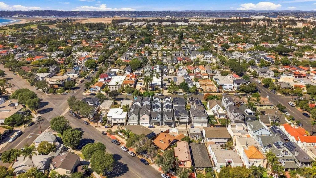 https://cdn.realtyfeed.com/cdn/127/307095862/850f82de38cf25fbecadbfe5bd663e99.webp