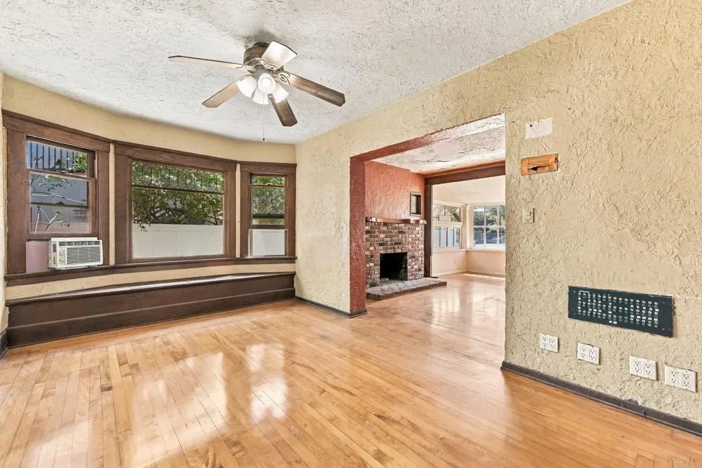 https://cdn.realtyfeed.com/cdn/127/307095862/a828e246353679c5bfa6acfa24f20387.webp