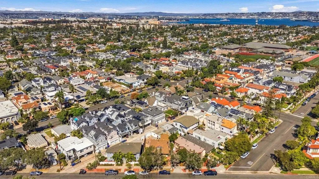 https://cdn.realtyfeed.com/cdn/127/307095862/d2b8fc43bdbe7b28399bb1ef6c88c644.webp
