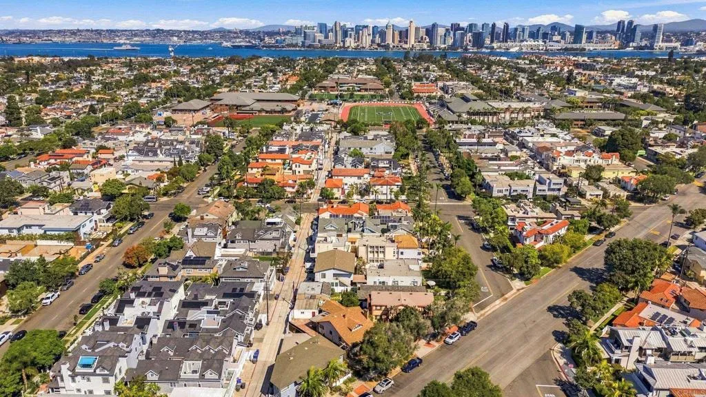 https://cdn.realtyfeed.com/cdn/127/307095862/e0262c8ea6a8bf3a26c7c7618b45a37a.webp