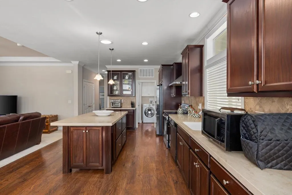 https://cdn.realtyfeed.com/cdn/127/307095877/65f666645a5e4d31972d69ddee3de4f4.webp