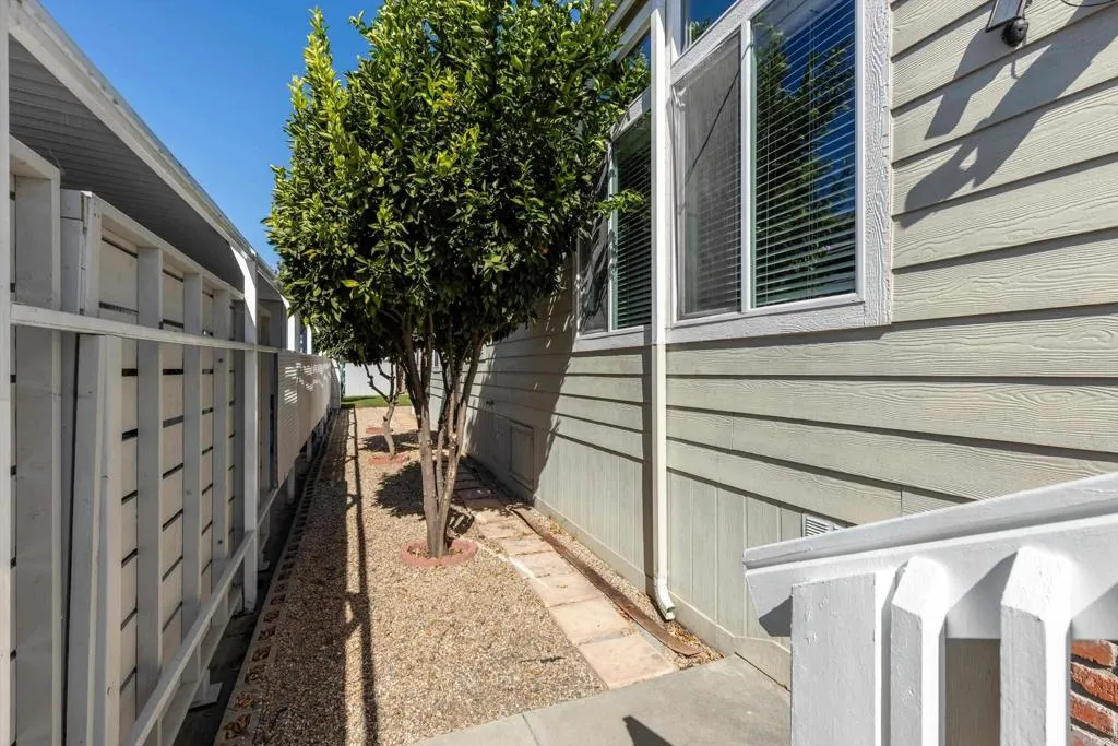 https://cdn.realtyfeed.com/cdn/127/307095877/a1cc471050614989896be129bc705434.webp