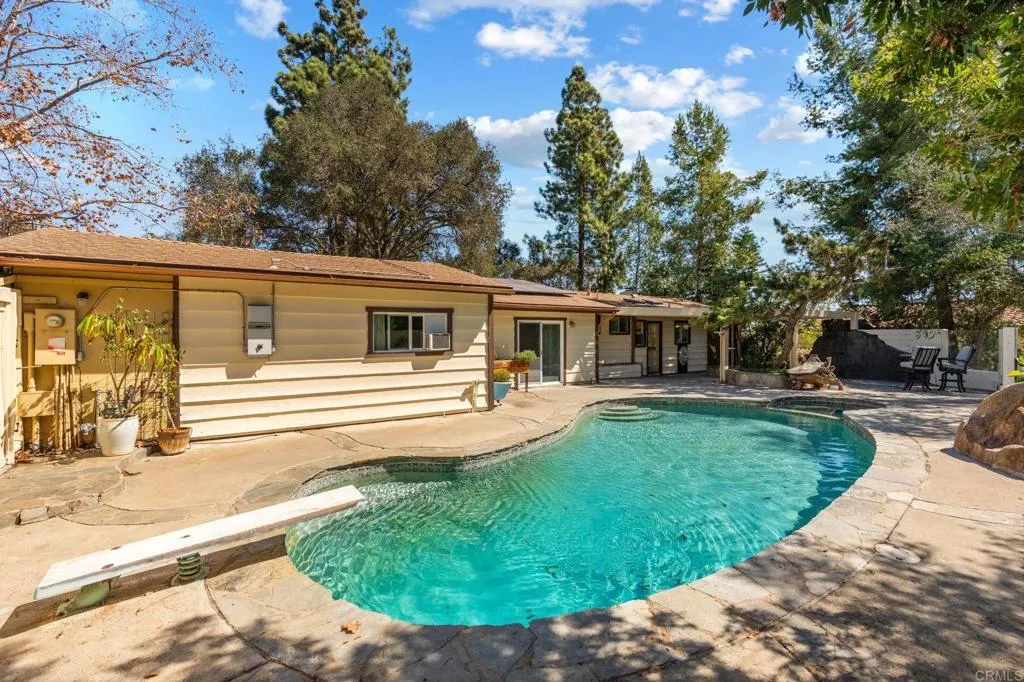 https://cdn.realtyfeed.com/cdn/127/307095879/1a04ff1e4e4b02f2586a8c79a88603aa.webp
