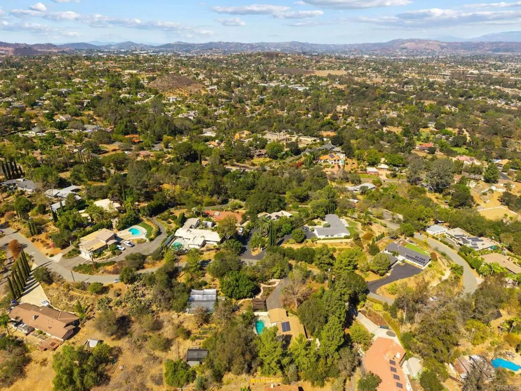 https://cdn.realtyfeed.com/cdn/127/307095879/5ca6d5bc607f3b2affe5eddfec74f91b.webp