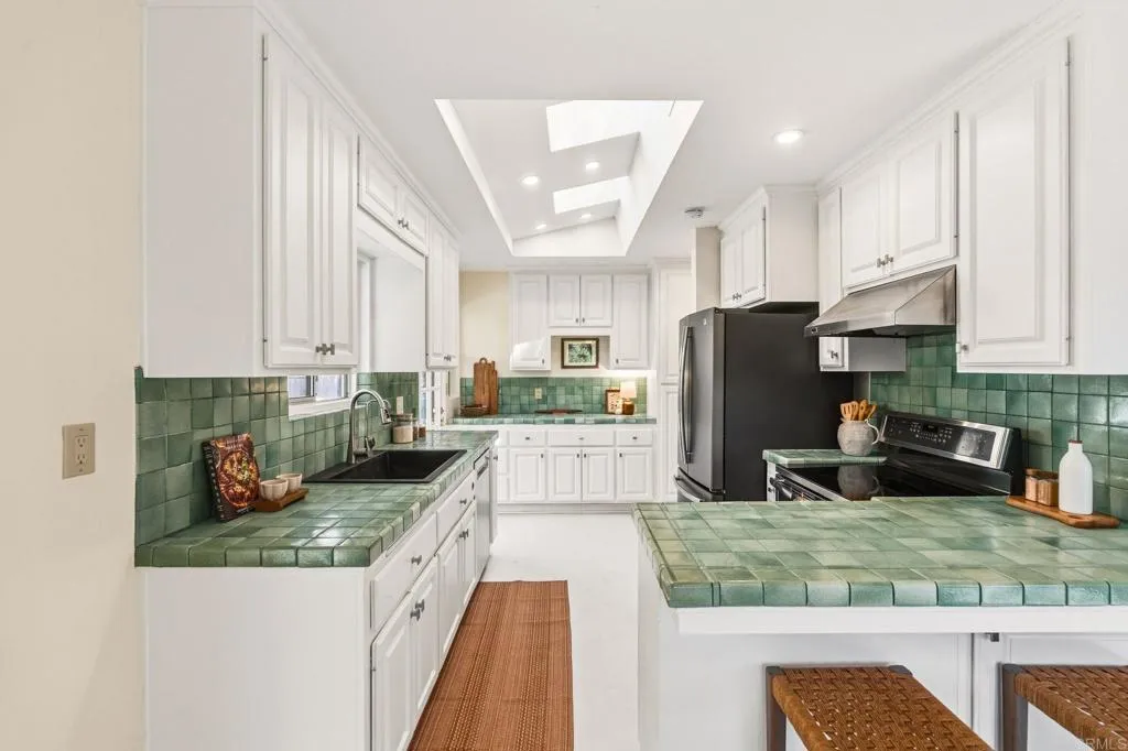 https://cdn.realtyfeed.com/cdn/127/307095879/85920afbaffde19daf00a7398762b266.webp