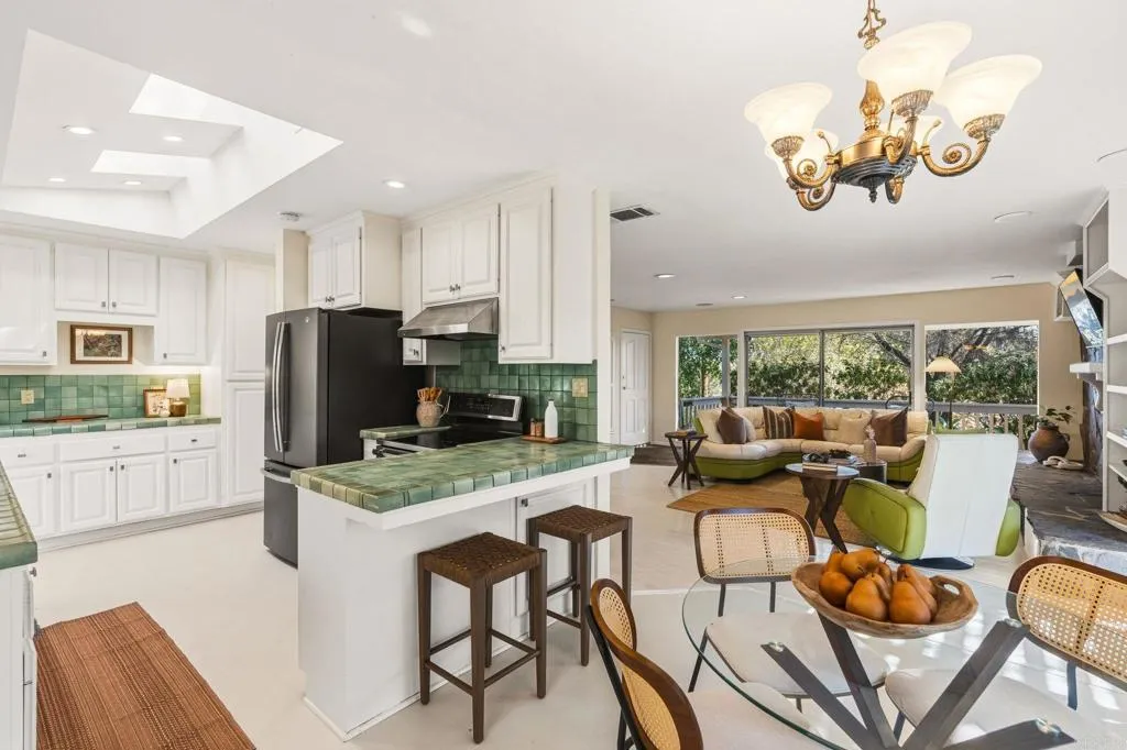 https://cdn.realtyfeed.com/cdn/127/307095879/979ed32144f68b078cf95305082404ea.webp