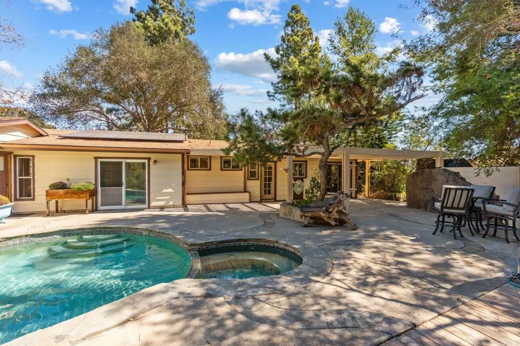 https://cdn.realtyfeed.com/cdn/127/307095879/997e42768d9cc6903aa98498a440e7d8.webp