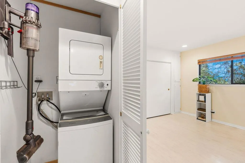 https://cdn.realtyfeed.com/cdn/127/307095879/adb1804f4bb2757a5eb9ae7d45d42db1.webp