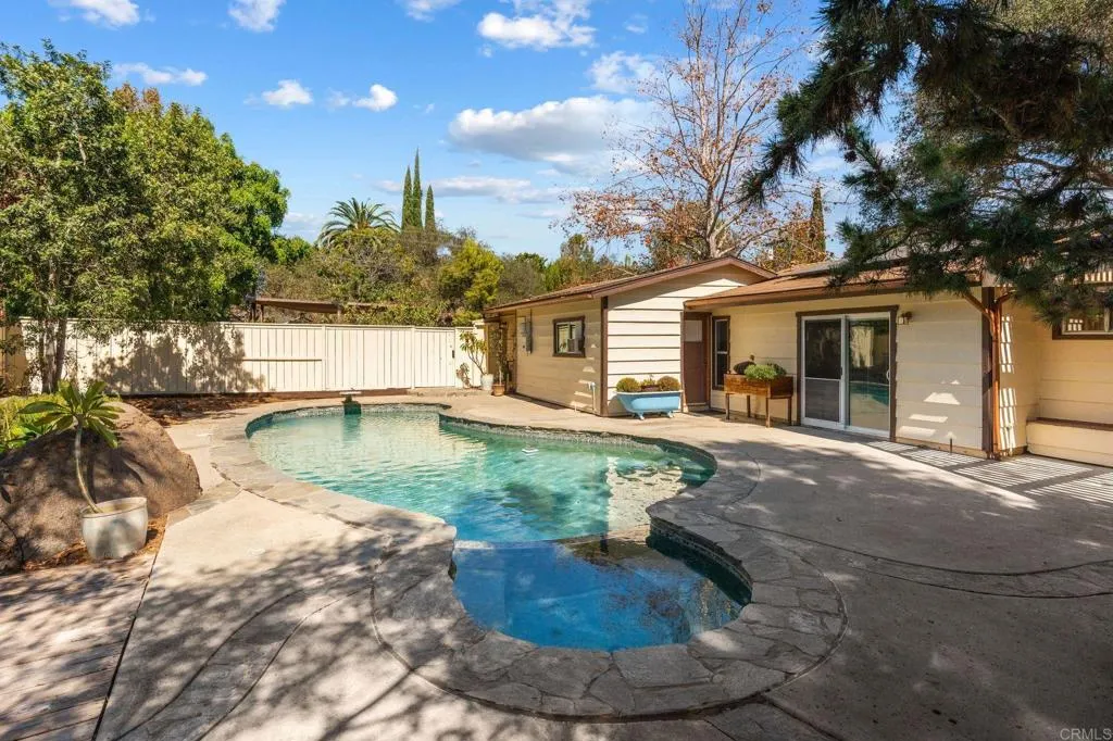 https://cdn.realtyfeed.com/cdn/127/307095879/af67c987f9cc5136fe1ccfc56cb1cee1.webp