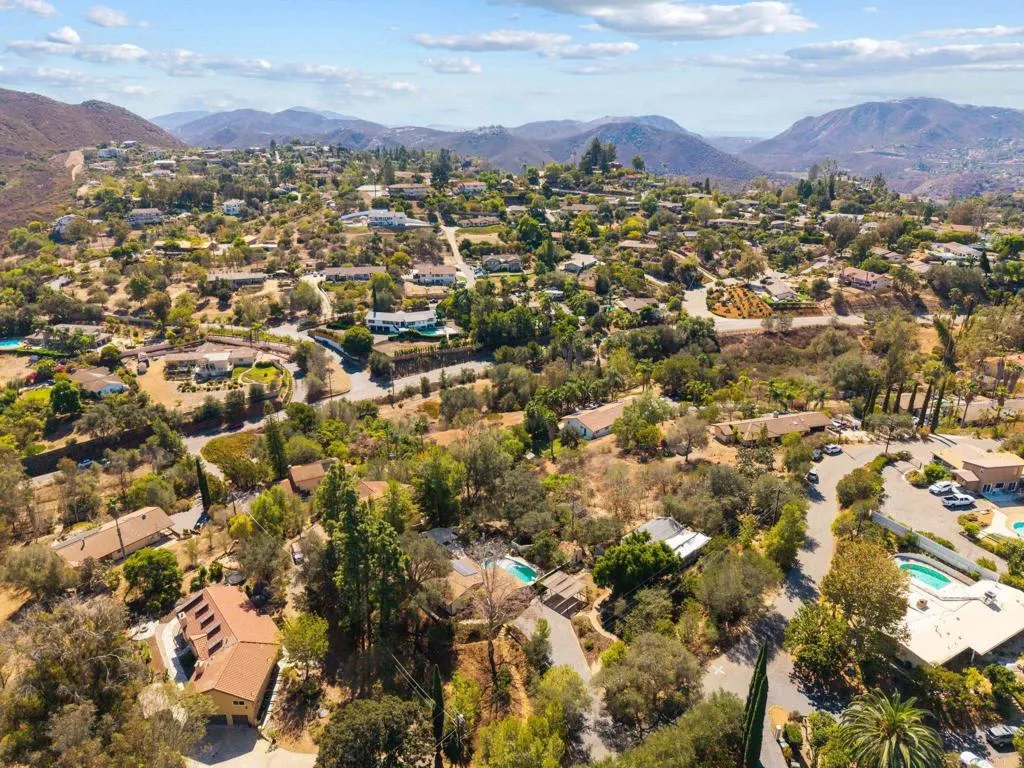 https://cdn.realtyfeed.com/cdn/127/307095879/d51471c5b544c7ea7ab1b6ced78e18d7.webp