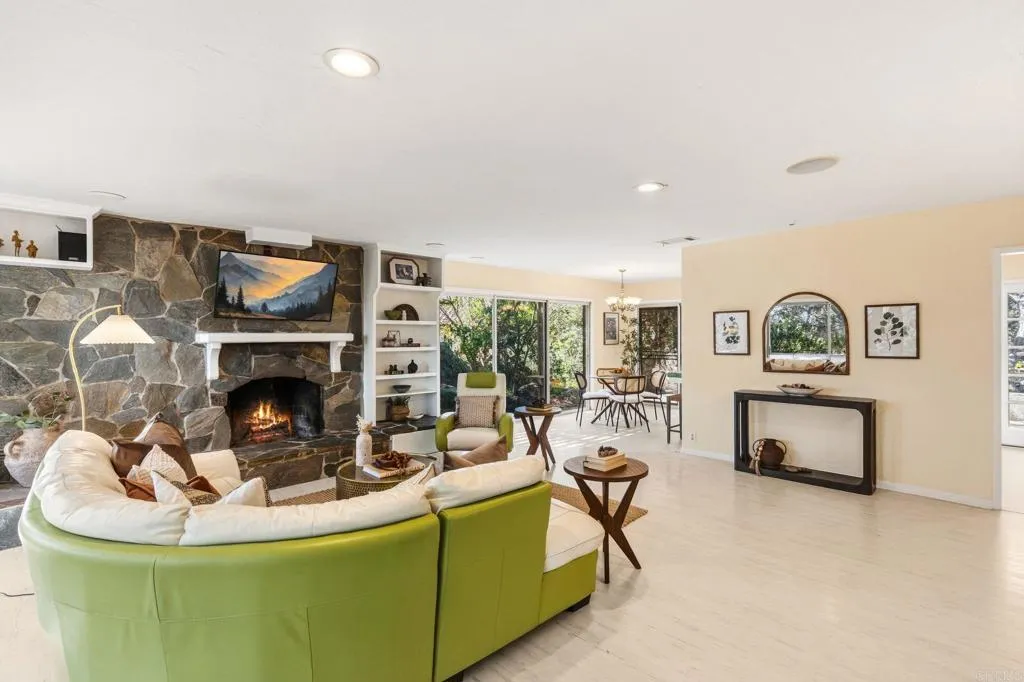 https://cdn.realtyfeed.com/cdn/127/307095879/e95aedea26d4593a9a6cfd84b93770e1.webp