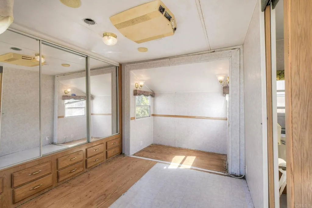 https://cdn.realtyfeed.com/cdn/127/307095923/b0e929b8e17292936409faab860bba47.webp